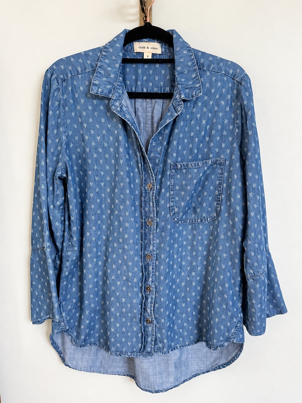 Cloth & Stone Women’s S Blue Tencel Chambray Button Shirt Dot Print